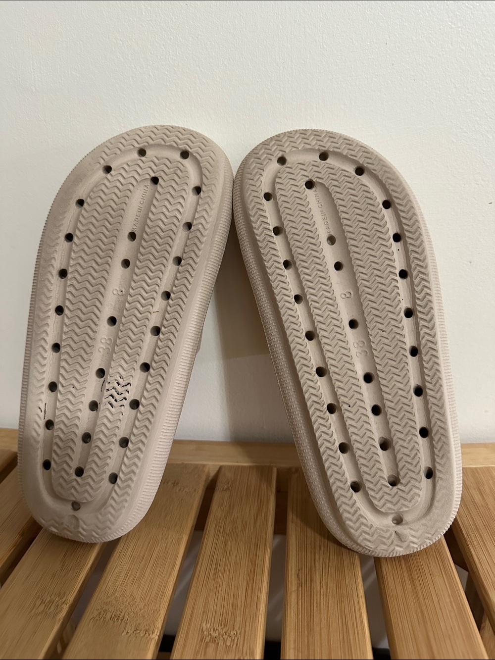 Cushionaire Feather Cloud Neutral Beige Slides - Picture 3 of 6